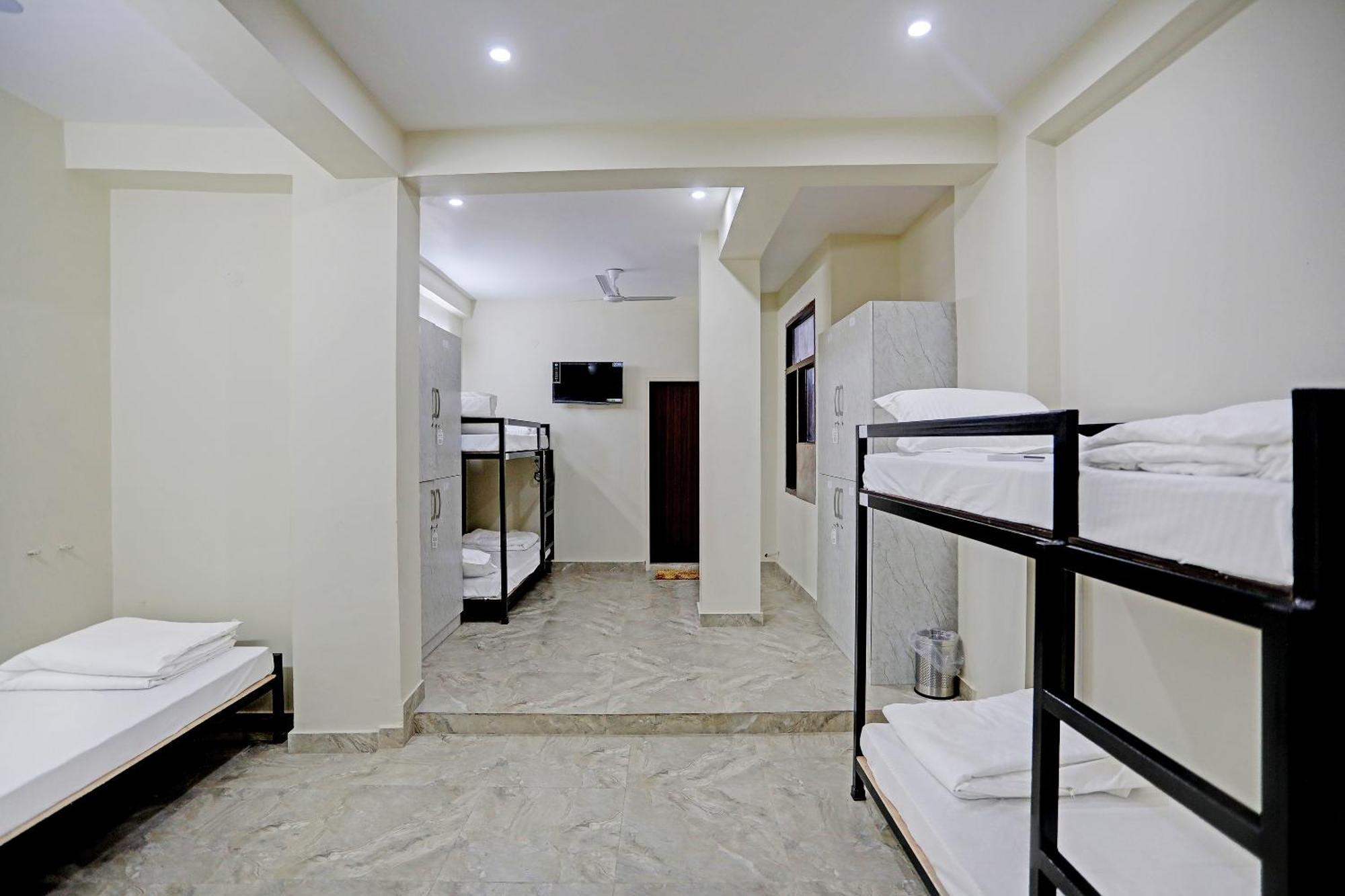Hostel S B Inn-Near New Delhi Train Station Exterior foto