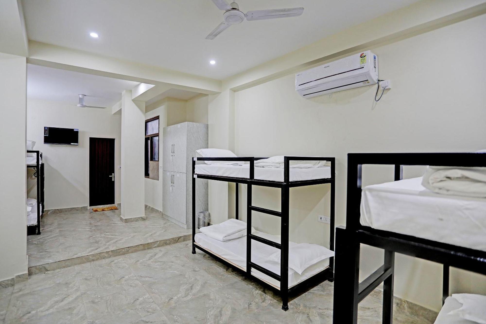 Hostel S B Inn-Near New Delhi Train Station Exterior foto