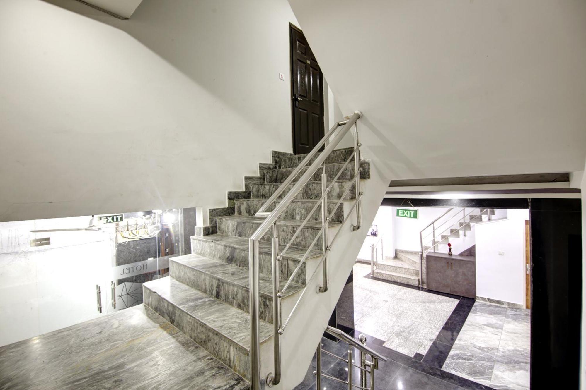 Hostel S B Inn-Near New Delhi Train Station Exterior foto
